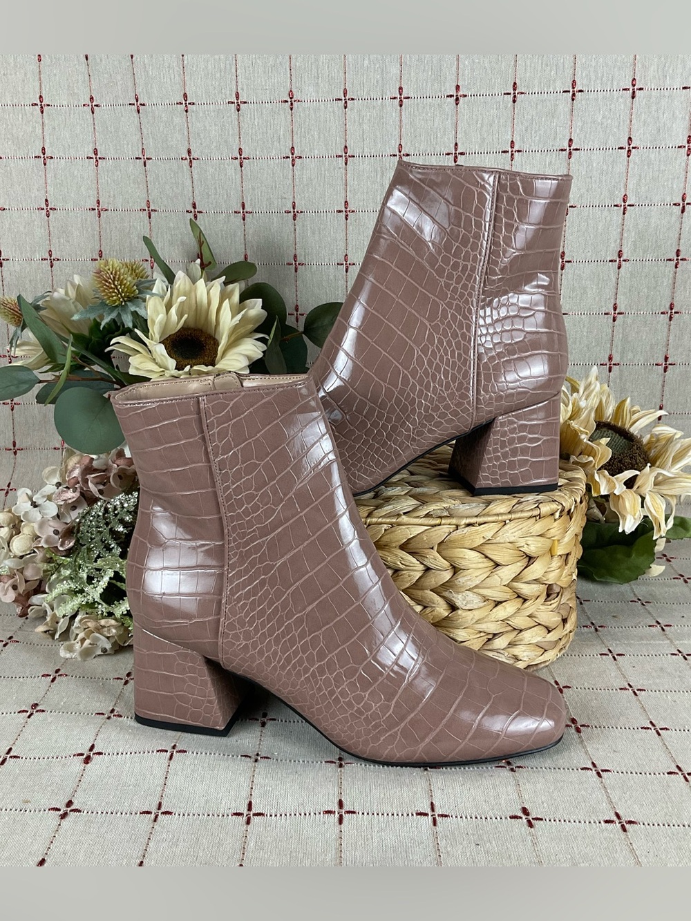 Steve Madden “Darma” Crocodile Embossed Ankle Boots Blush Tan Bootie Sz 10 - Picture 1 of 7